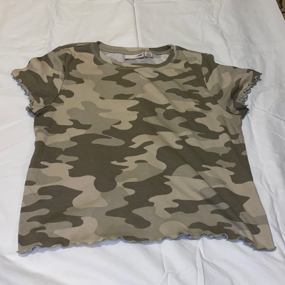 Camo green crop top riffles well kept